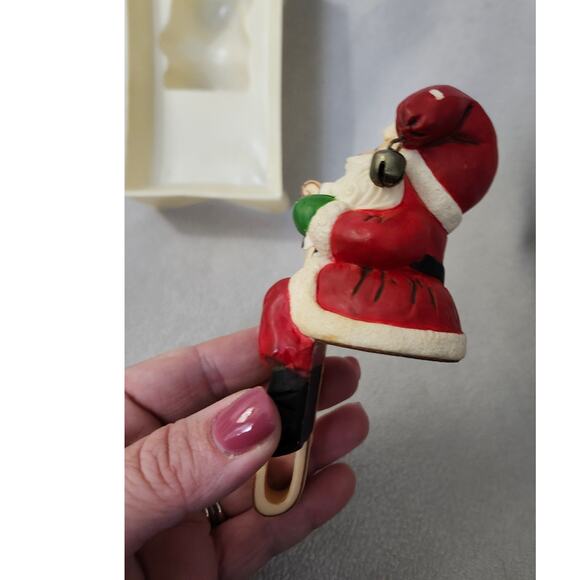 Vintage 1984 Hallmark Stocking Holder Santa List Mantel Christmas Decor - Picture 3 of 11